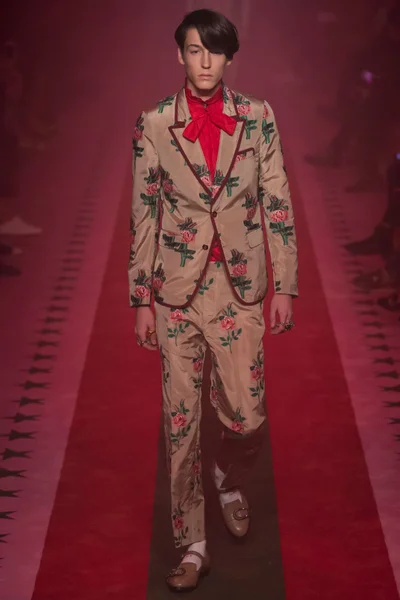 Look 48